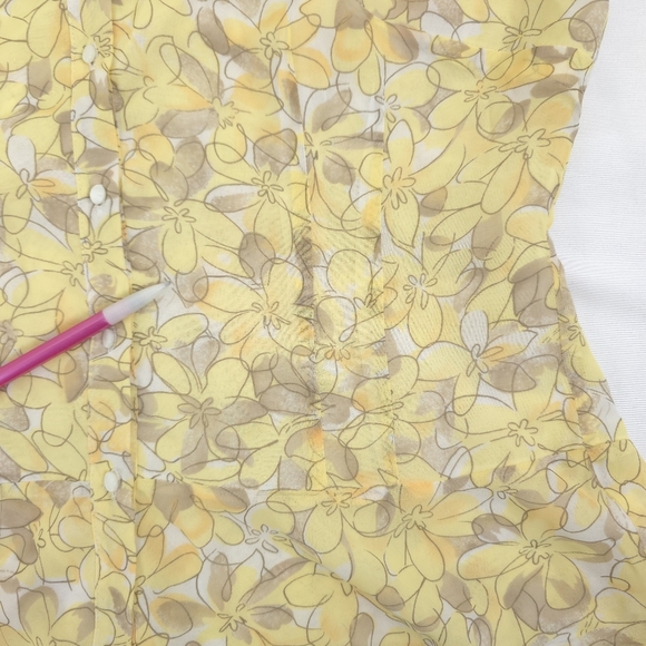 Loft yellow floral printed button down tie front blouse size 6 - Picture 12 of 13
